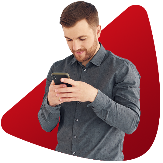hombre con celular