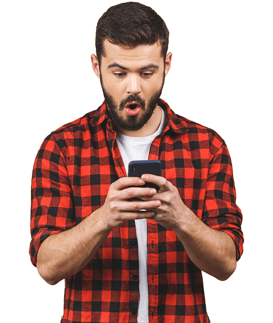 Hombre sorprendido con celular - Pago de Productos