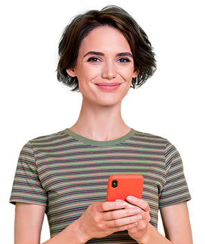 Mujer con Celular - beneficios Tarjeta de Crédito